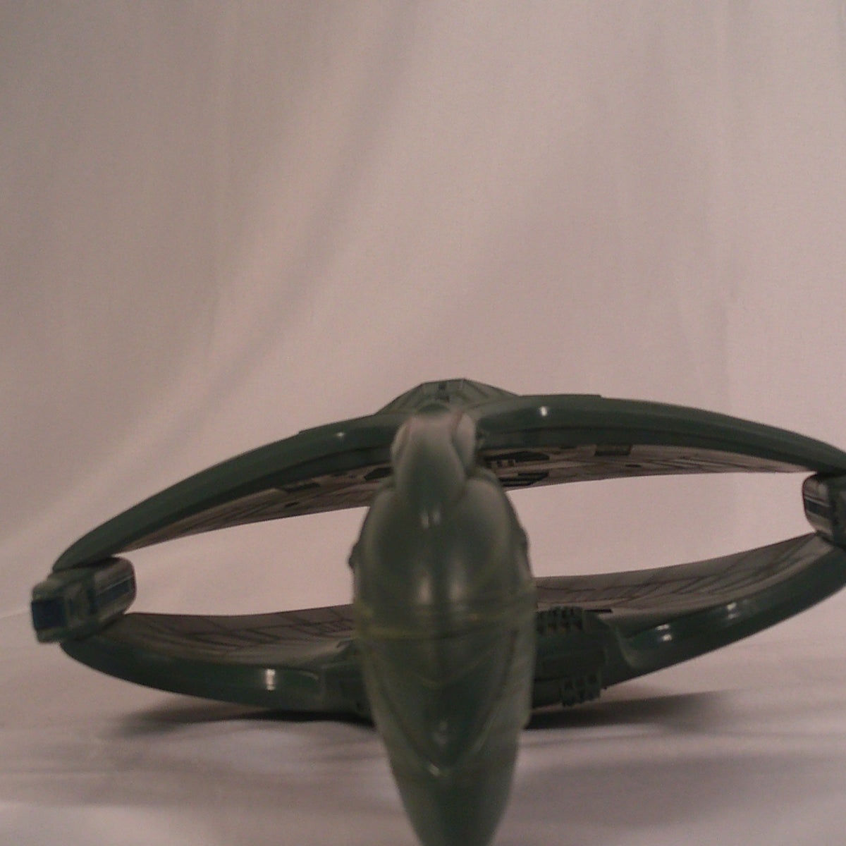 Romulan Warbird D'deridex, head-on view